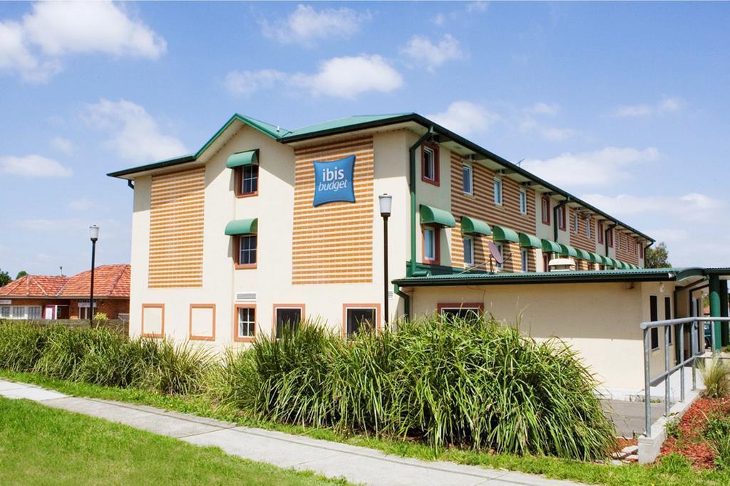 ibis Budget - Casula Liverpool Buitenkant foto